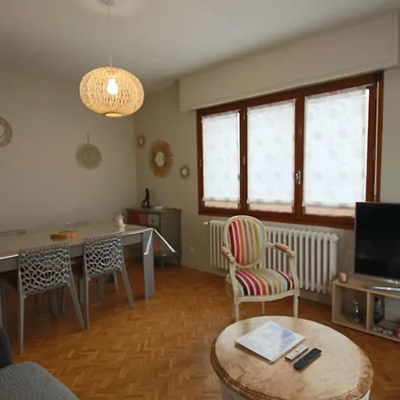 아파트 T2 55 M2 Et Garage 엑스레뱅