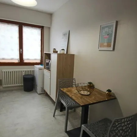 アパート T2 55 M2 Et Garage エクスレバン